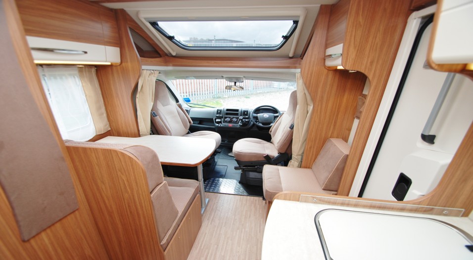 Carado T Serie 132 Interior Seating Area