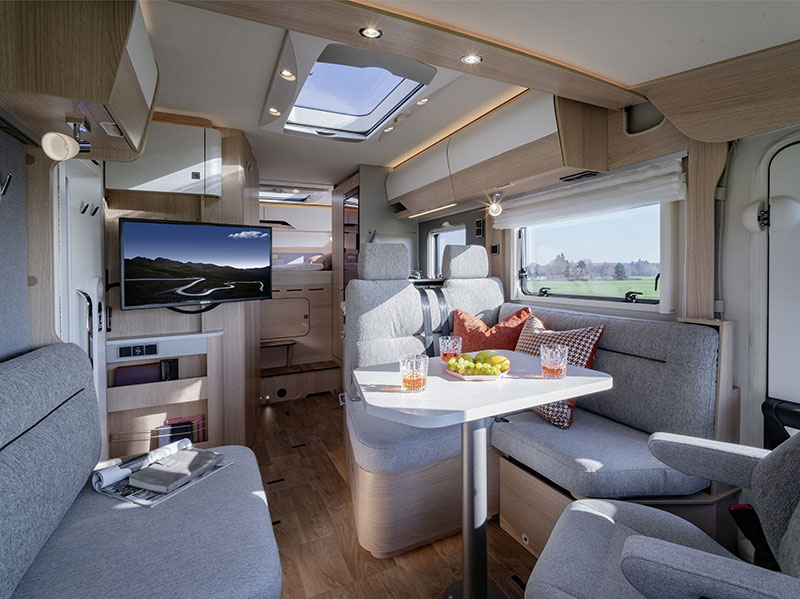 HYMER B-Class ModernComfort I 550 WhiteLine Lounge Area