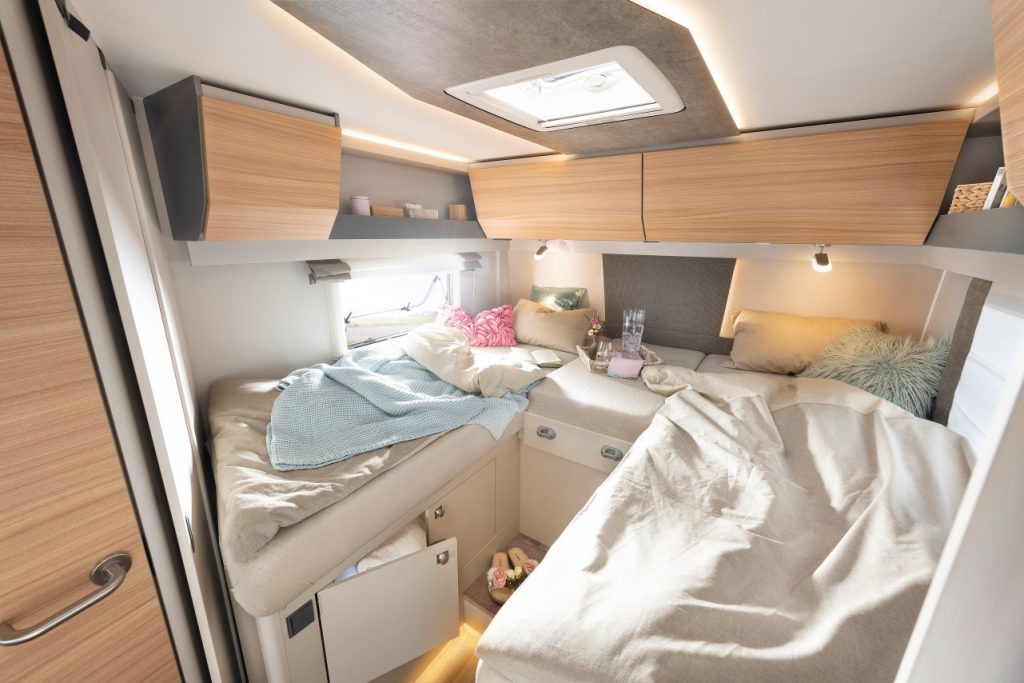 Dethleffs Pulse T 7051 EBL Bedroom