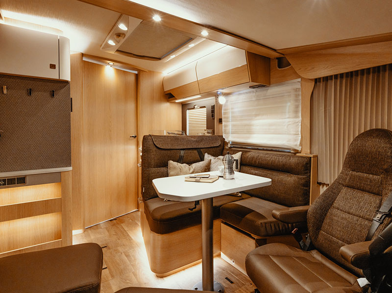 HYMER B-Class ModernComfort T 680 lounge room