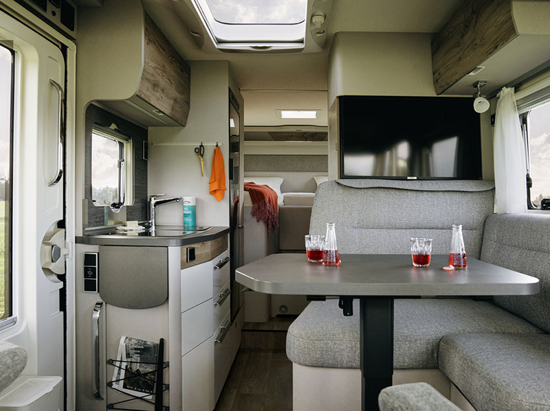 HYMER Exsis-i 580 lounge and kitchen area
