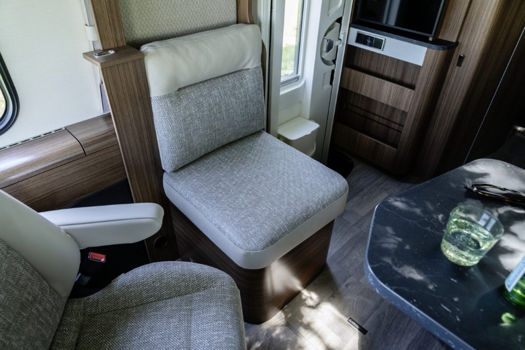 HYMER B-Class ModernComfort I 600 WhiteLine interior table