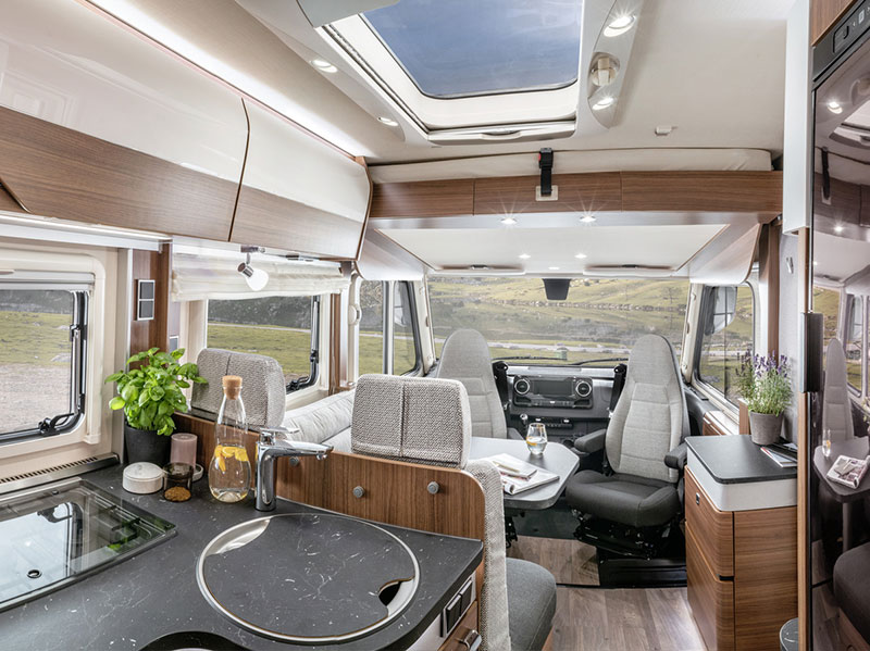HYMER B-Class ModernComfort I 680 Lounge and cockpit with exterior view