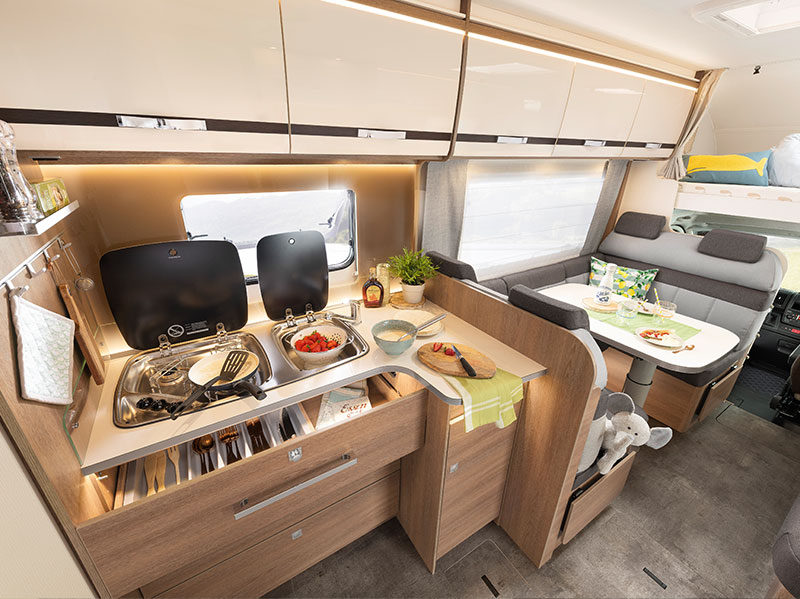 Dethleffs Trend A 7877 kitchen and lounge area