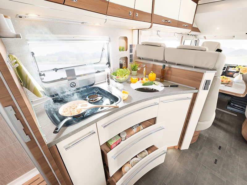 Dethleffs Globetrotter XL I 7850-2 DBM kitchen area