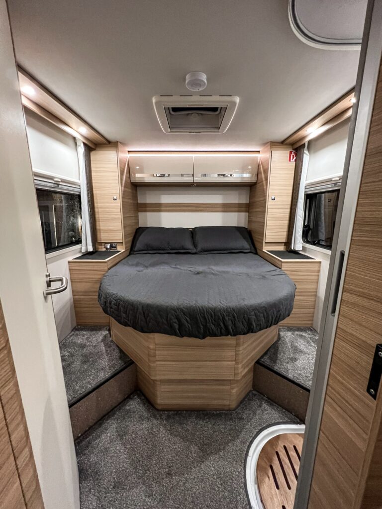  Kampafam Motorhome Bedroom